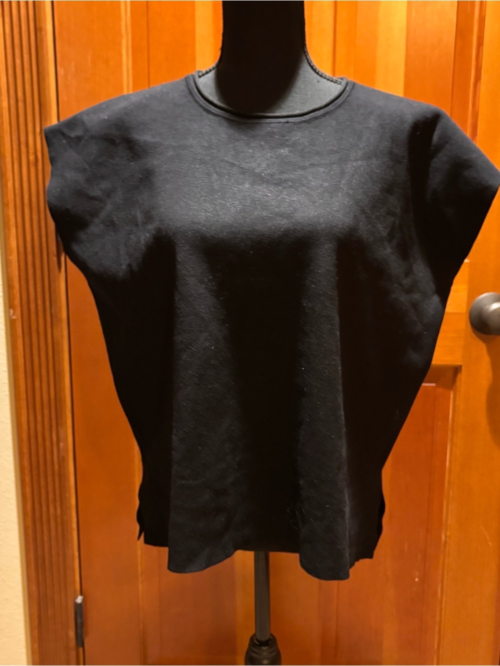 Women's Black Cap-Sleeve Crewneck Top